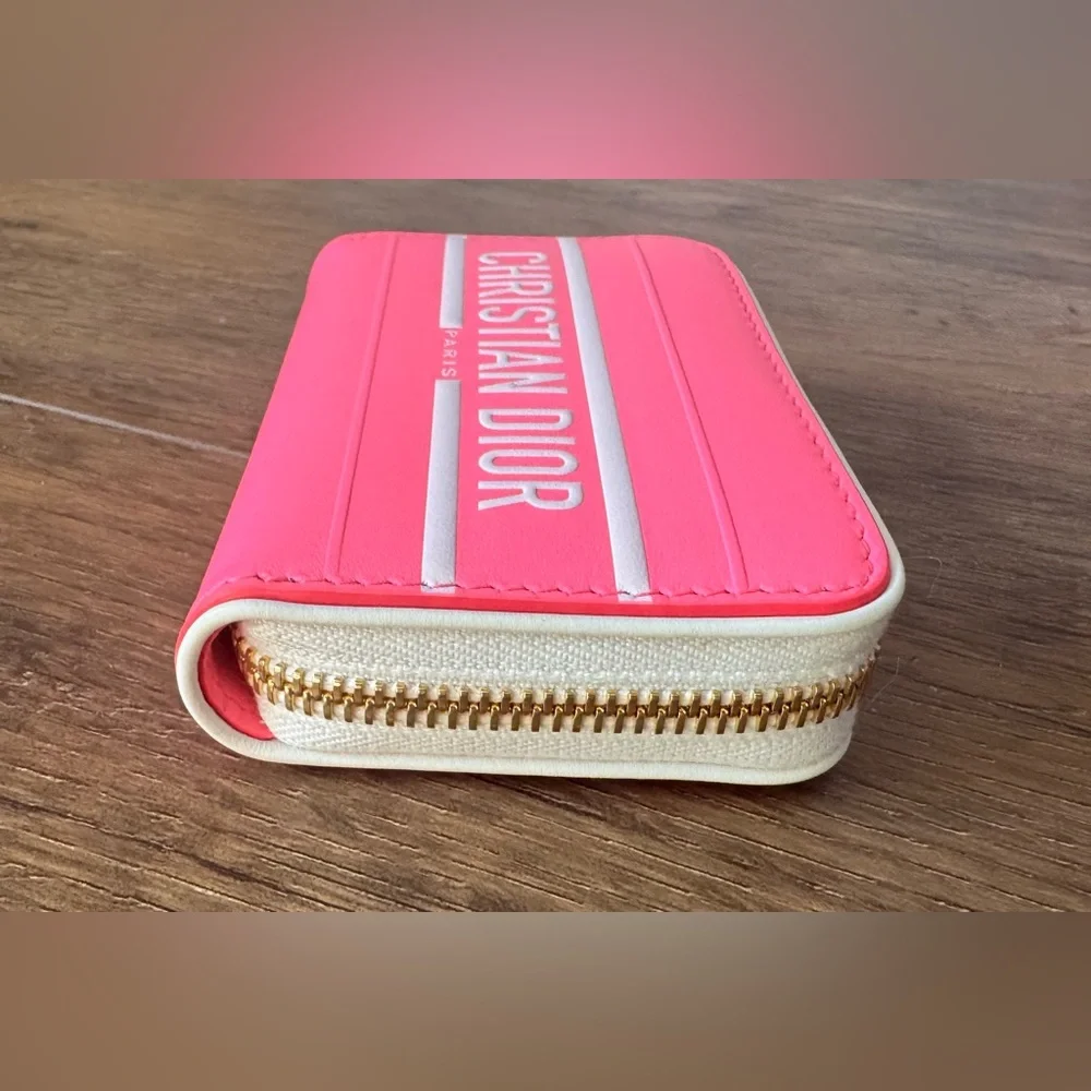 DIOR-AUTHENTIC (NWT) Small Pink & White Leather Vibe Voyageur Wallet